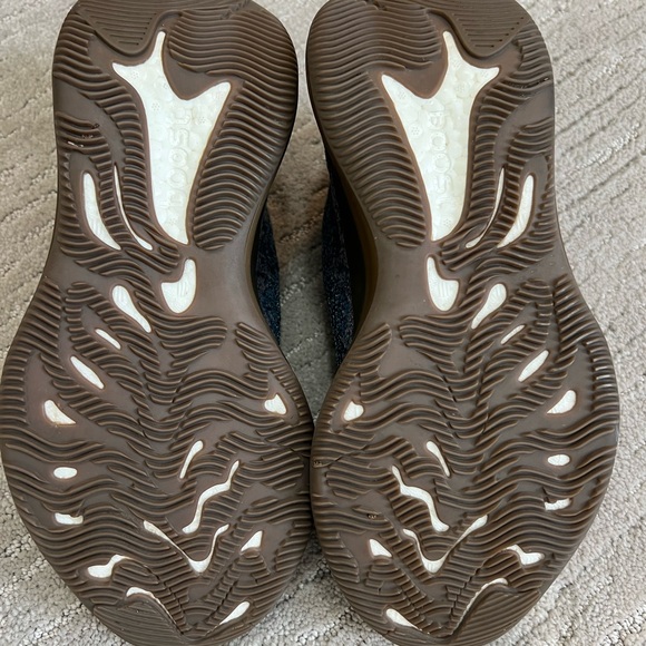 Yeezy Boost 380 - Picture 5 of 8